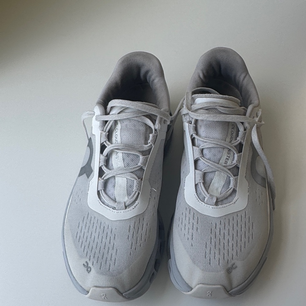 ON Sneakers